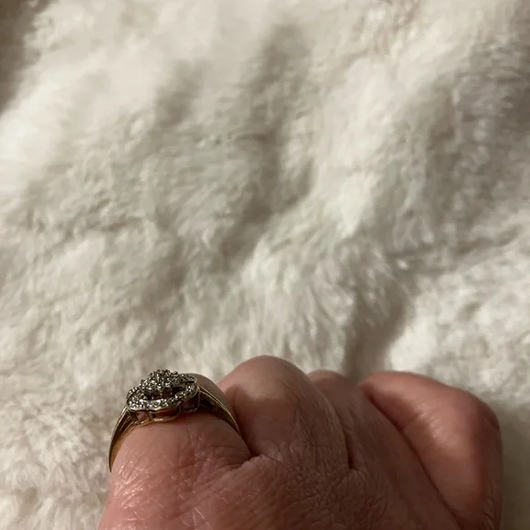 Diamond Flower Ring - Picture 5 of 11